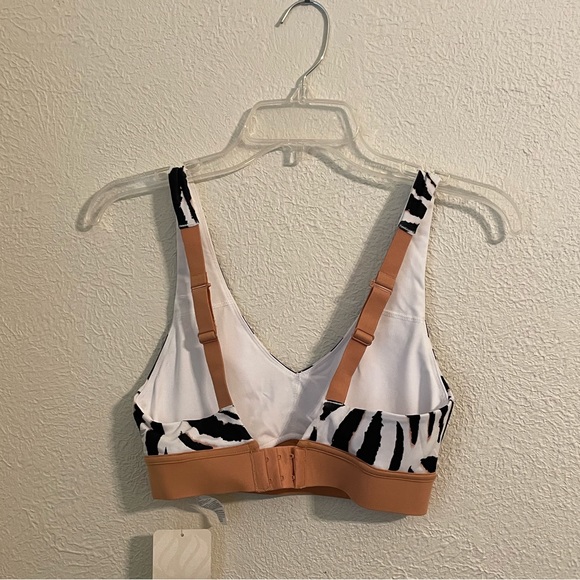 Fabletics Zebra Tie Dye Leggings Set - Picture 3 of 5